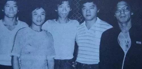 知名港星袁祥仁的哥哥是袁和平，袁祥仁出身武术世家，自幼便与袁和平、袁信义、袁日初