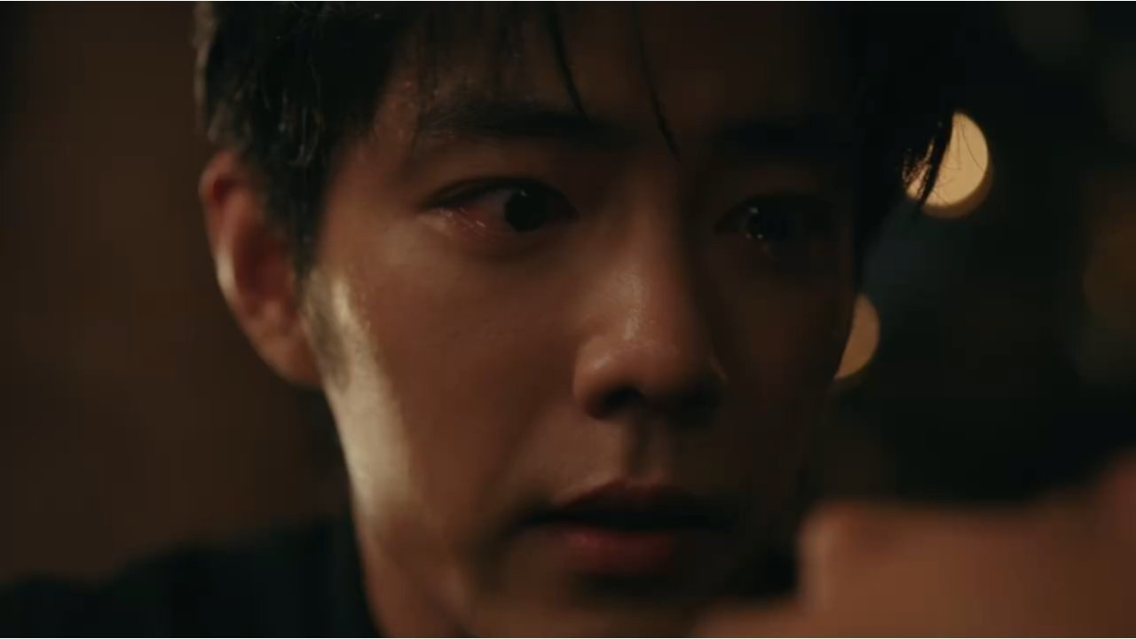 这里抱着的不会是老吕吧，片花全是刀，观众的心也会痛的