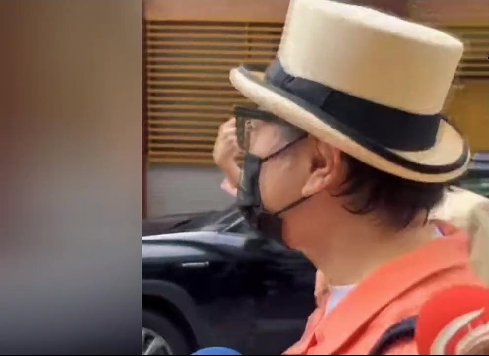 实锤了，
蔡康永出现在黑熊沈伯洋拉票活动现场，这是一个公开表态吧。
台湾目前支持