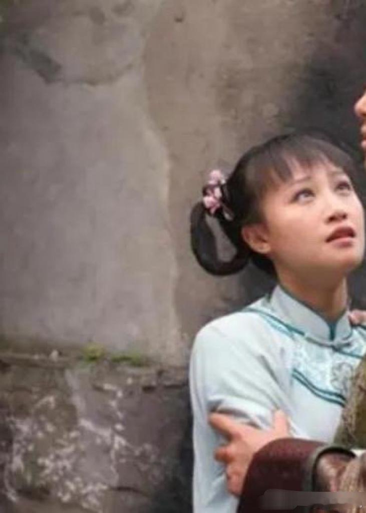 蓝盈莹演技挺好的，就是撑不起女主[摊手]但她塑造的配角一个比一个出圈！其实演配角