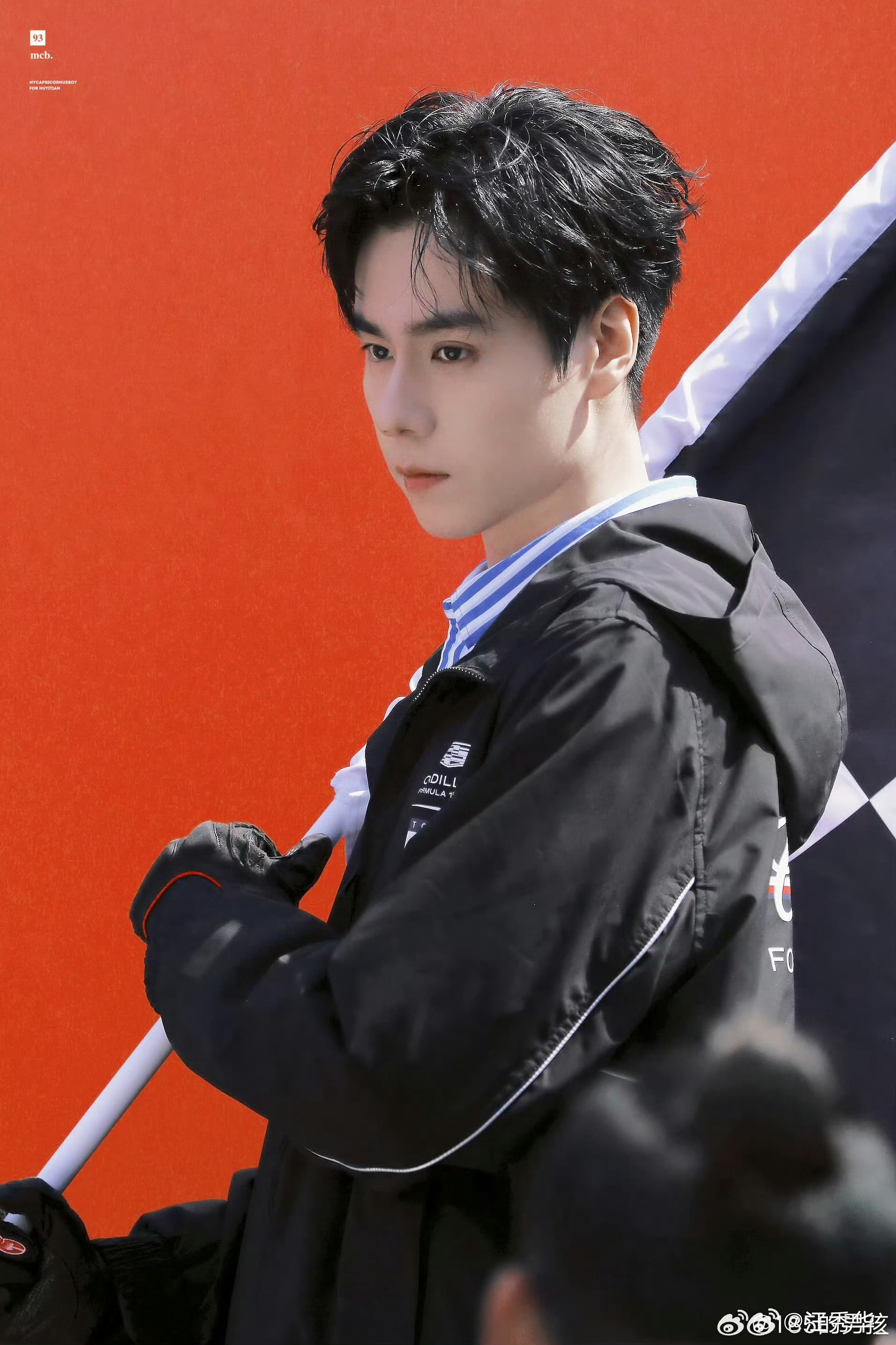 胡一天这该死的高级建模脸镜头下的胡一天颜值十分能打，清晰利落的下颌线，精致立体的