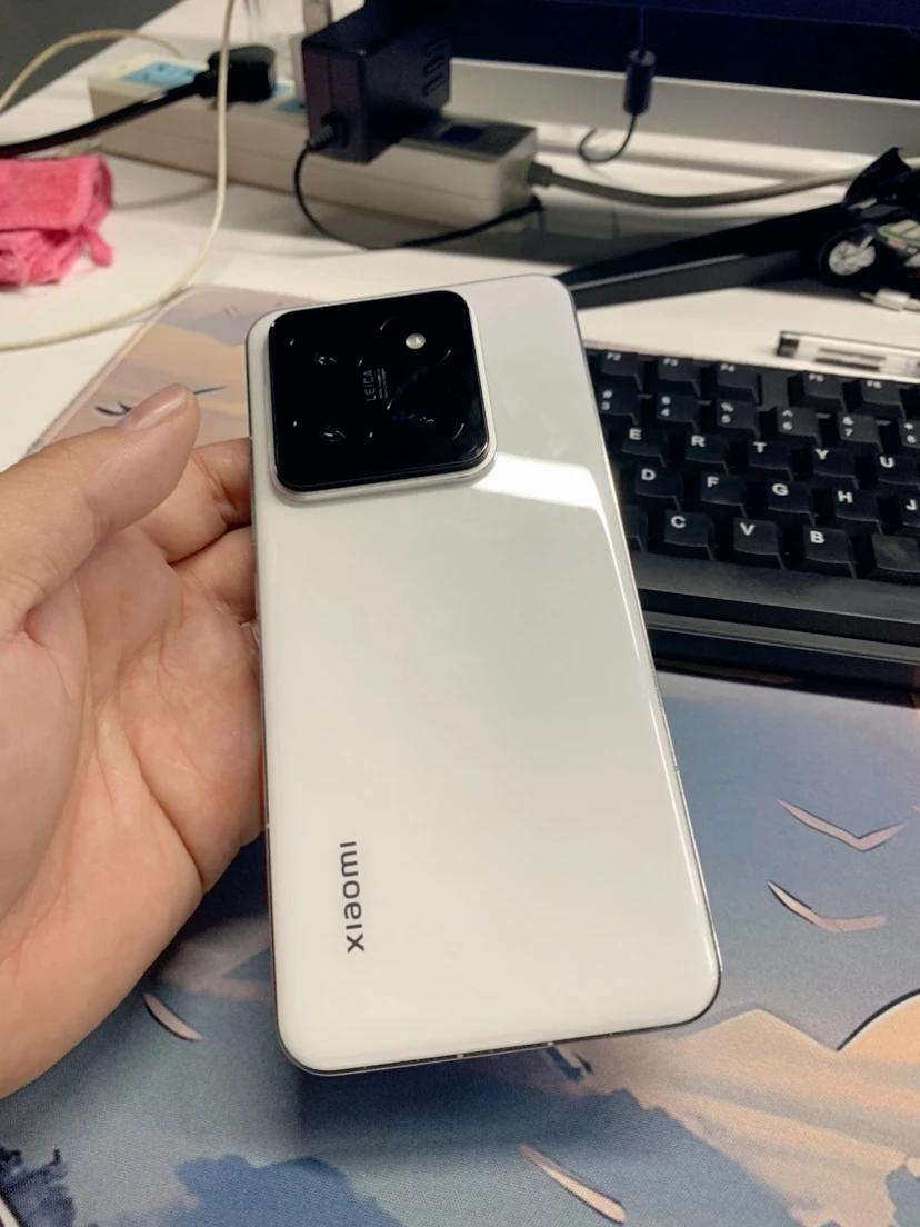 用过大名鼎鼎的Xiaomi 14后
我彻底破防了
且不说在性能表现上达到了同级的