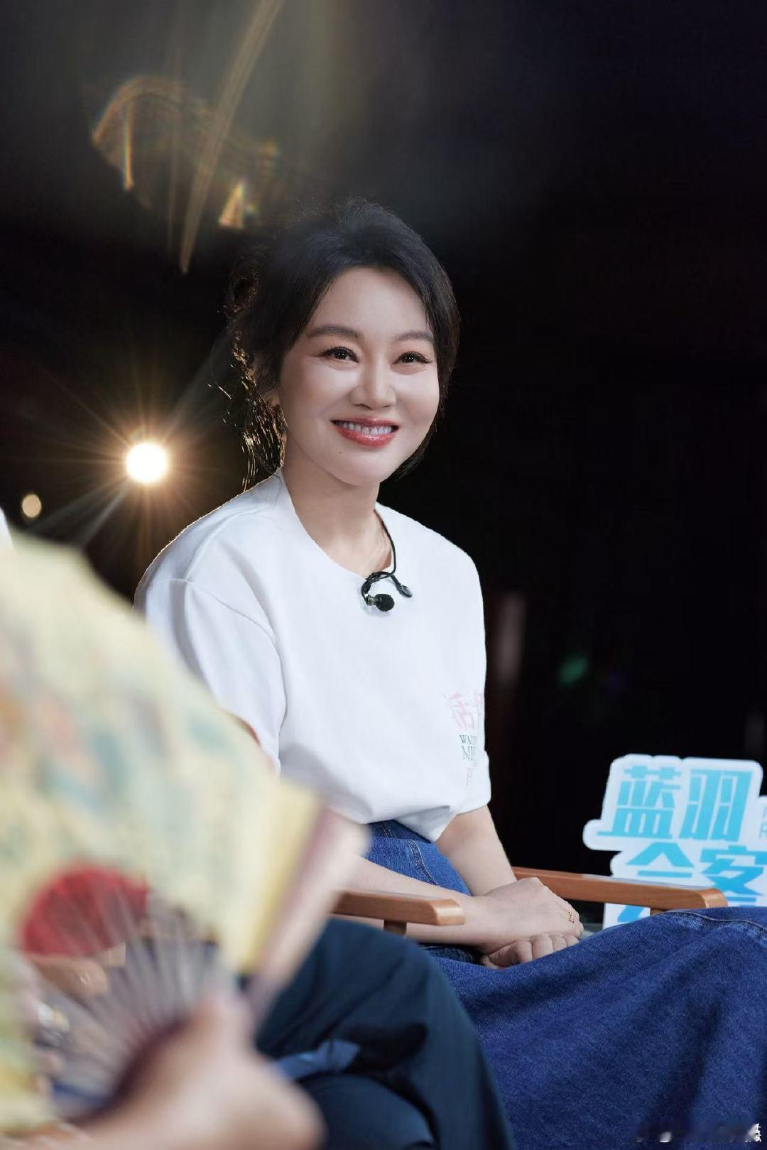 闫妮戴军聊恋爱还得看老辈子谈 戴军问闫妮李静还相信爱情吗 闫妮戴军李静围坐谈心，