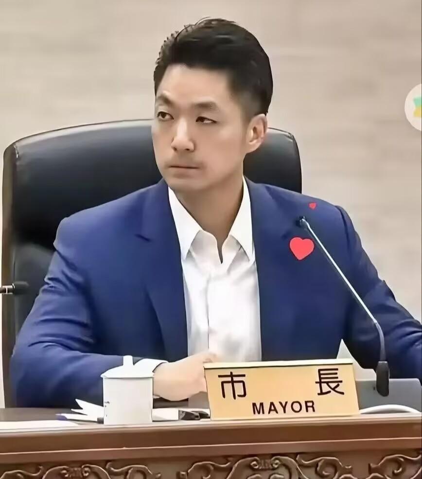 4月13日，台北市长蒋万安的一番重磅表态，直接在岛内政坛引发了一场十二级大地震。