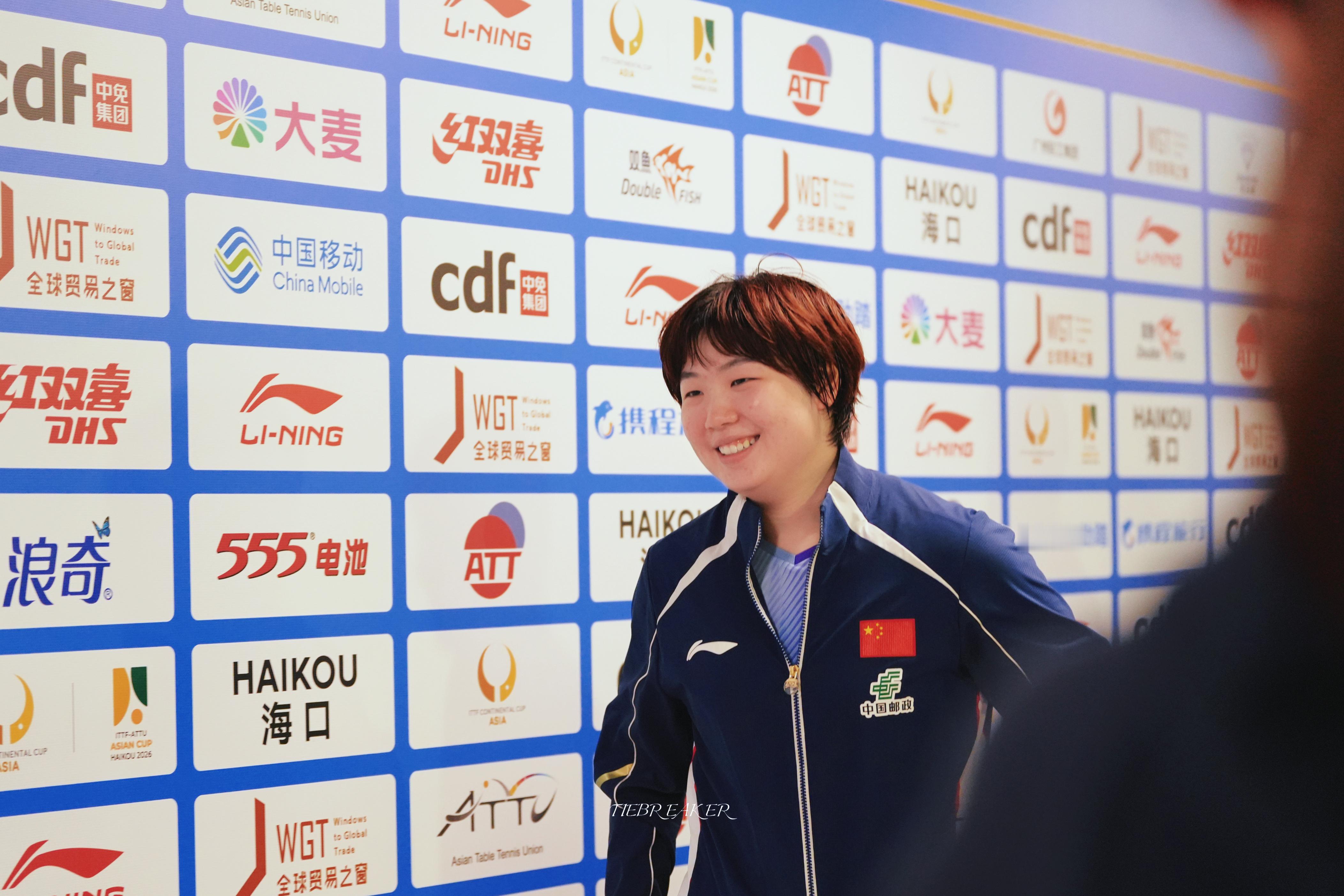 🎤｜采访最后问到新年小目标是什么，小曼姐：瘦一些😆 