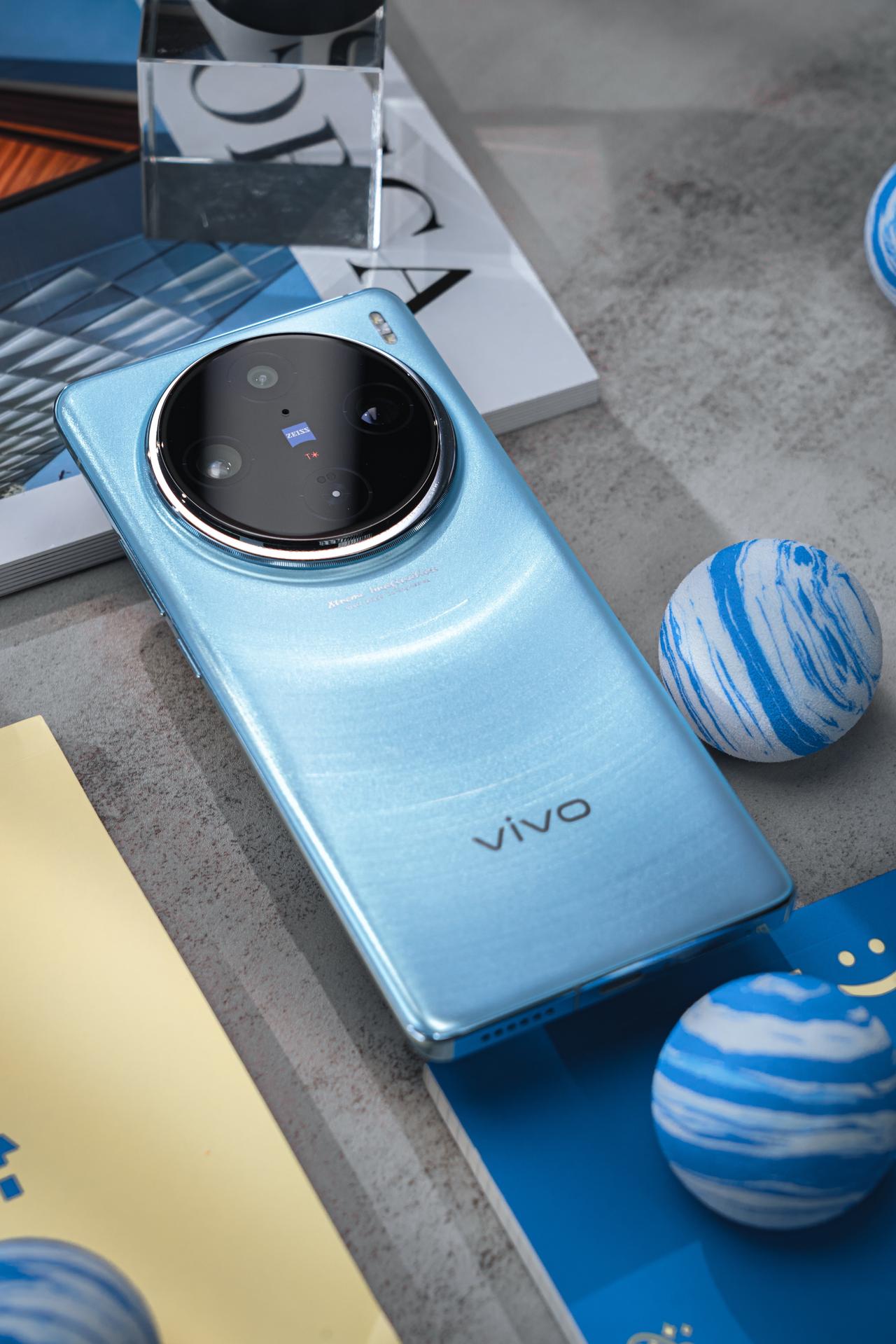 vivo X100 Pro星迹蓝图赏，讲真这个配色是真的好看，搭配日环云阶显得空