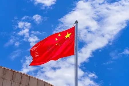 日本佳能全球战略研究所首席研究员峰村健司表示，中国海军从潜艇向太平洋发射导弹，视