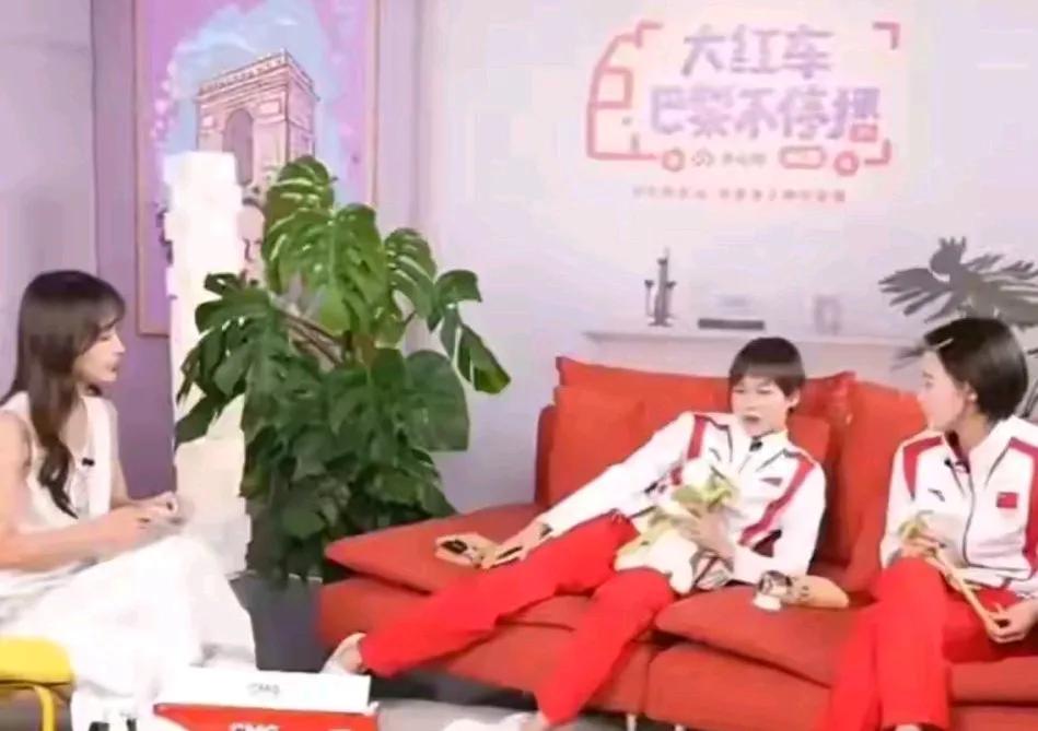 同样是好搭档，同样是参加奥运会。为啥没人说陈芋汐呢？
陈芋汐和全红婵年龄相仿，俩