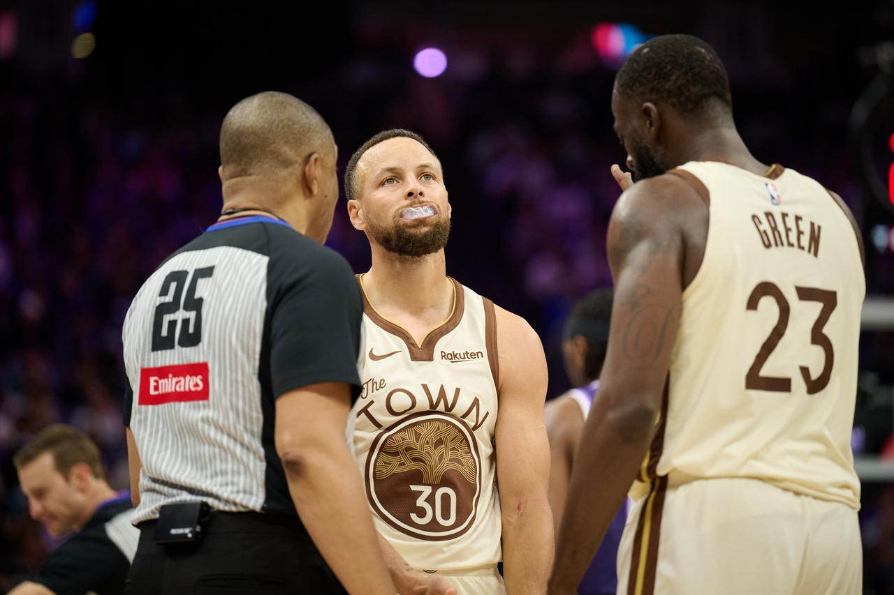 库里35+4+1，苏群大赞库里，是真正的救主英雄
在NBA附加赛中，勇士队于客场