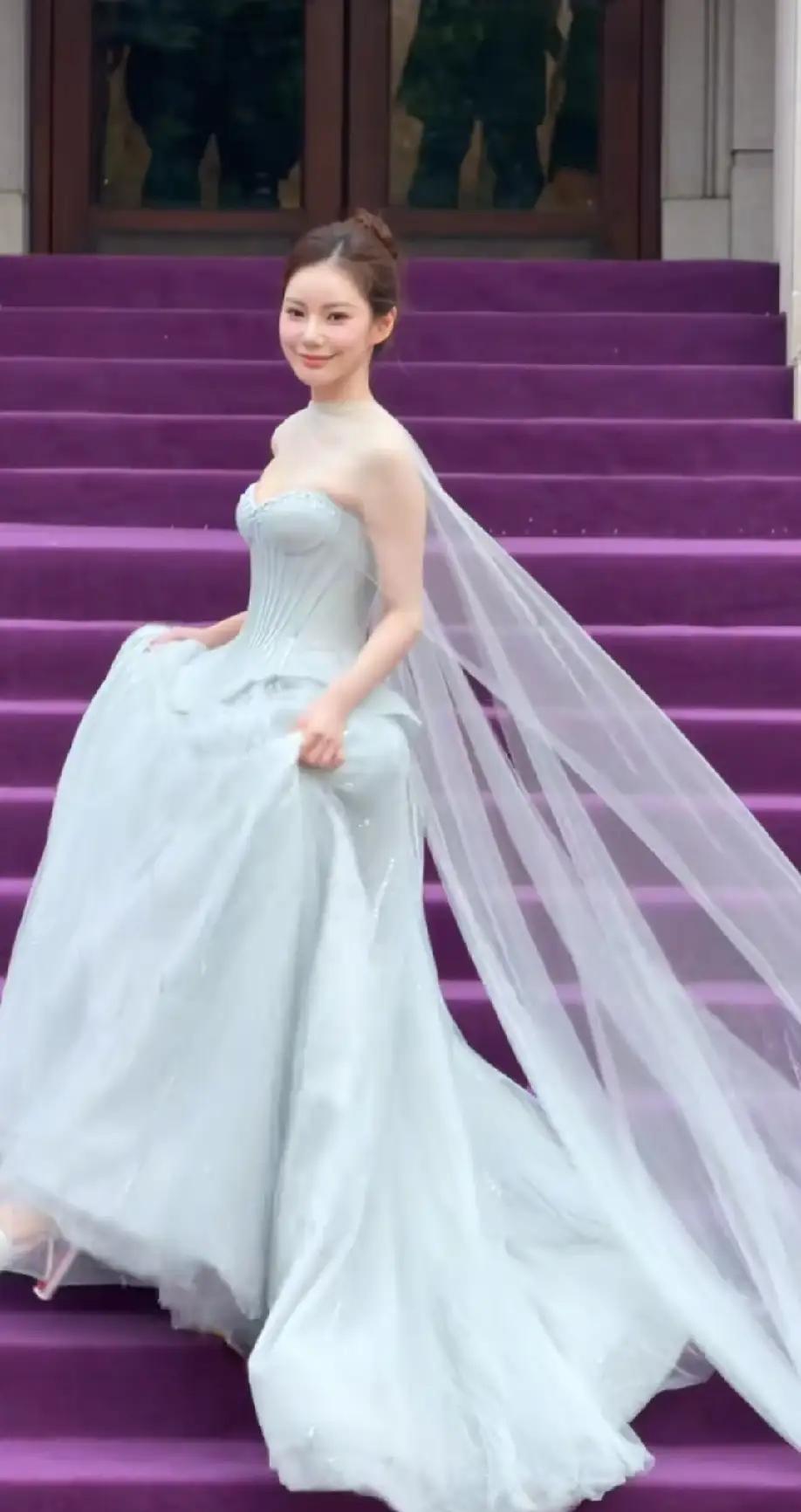 马筱梅生下汪宝儿后愈发美丽动人。看来这汪宝儿是个小福娃，旺着妈妈马筱梅呢。

马