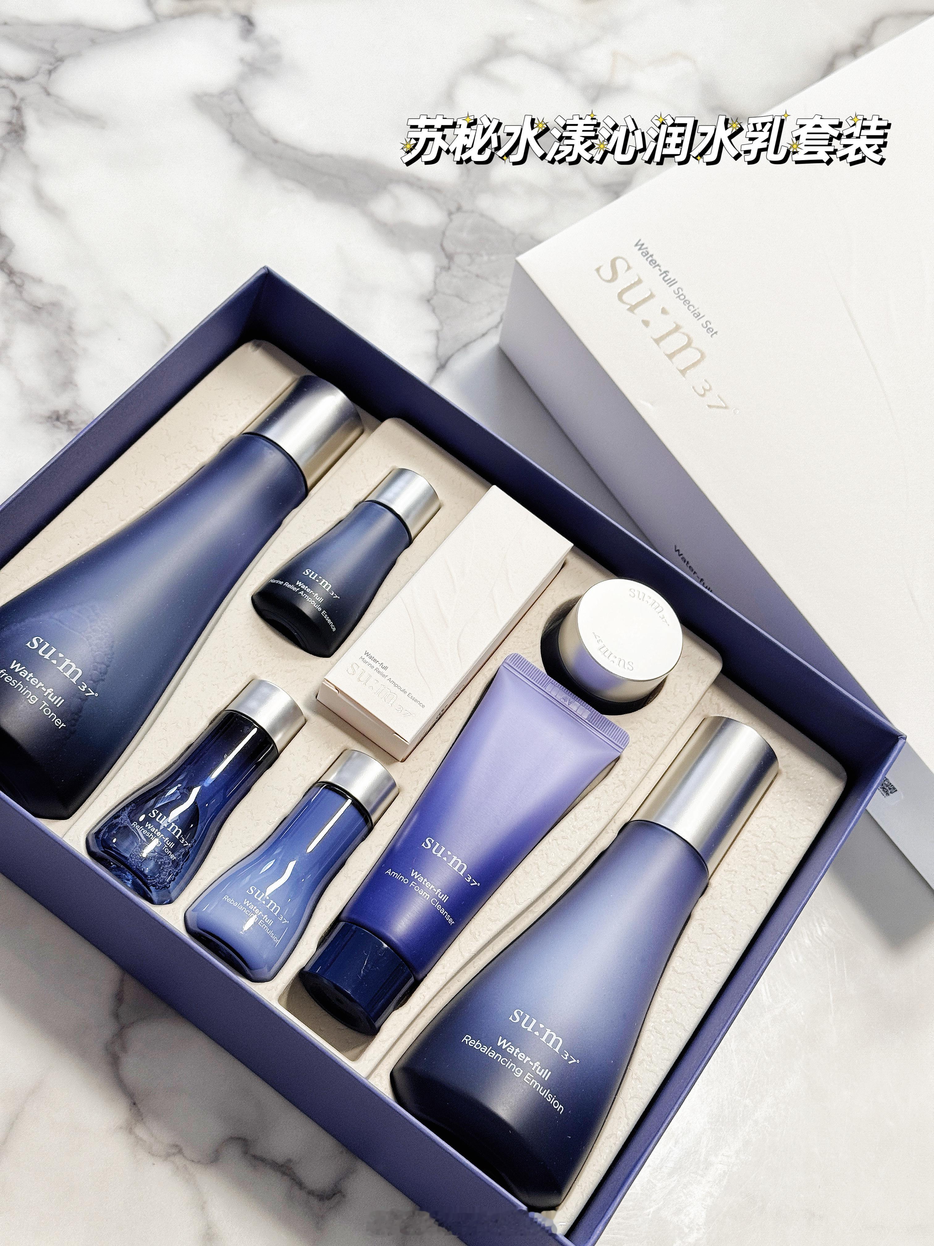 刚刚在收拾行李准备圣诞月的旅行离出门还有几小时就收到圣诞礼盒苏秘水漾沁润水乳套装