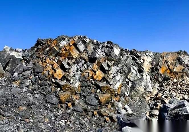 美国军火商自己都摊牌了。
雷神公司的CEO，在内部会议上把话撂那儿了：真要跟我们