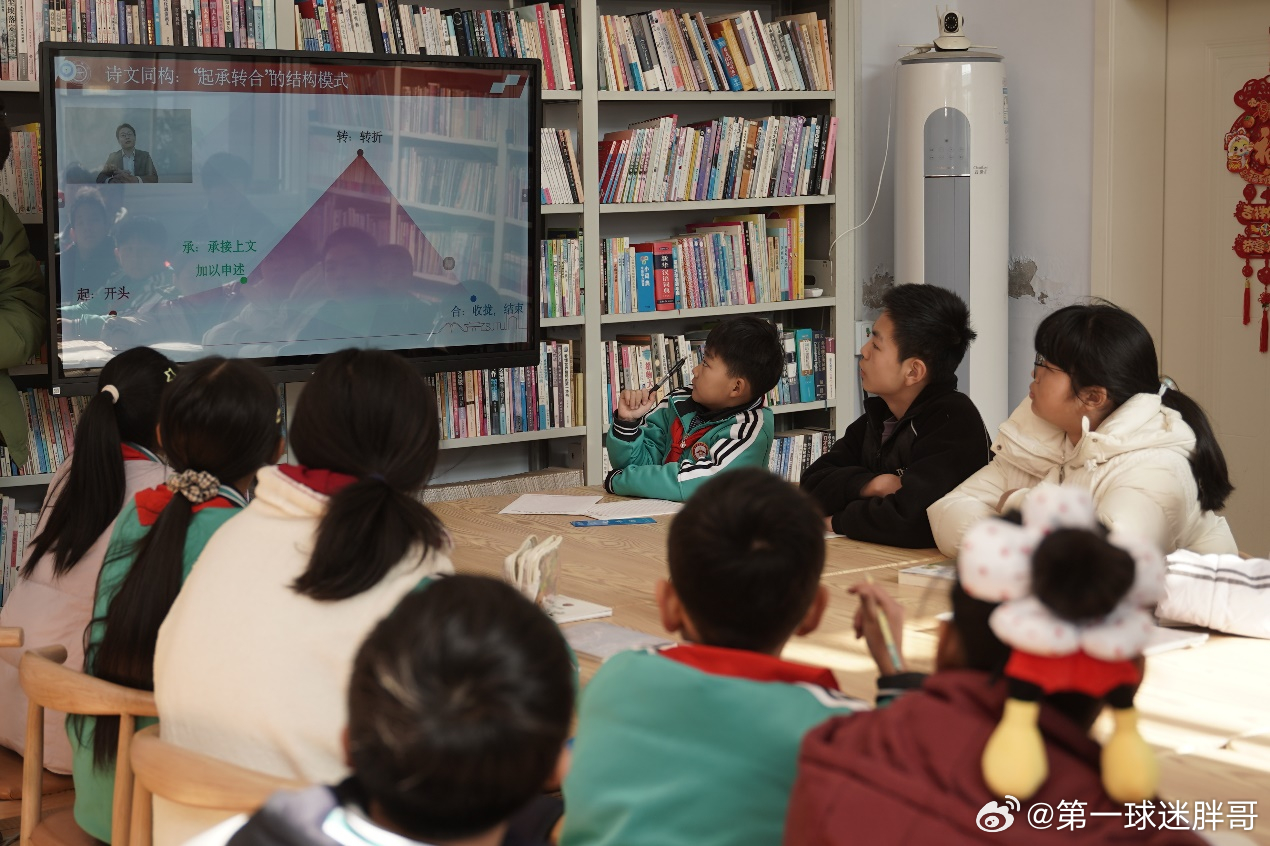 拼多多正成为95后低成本改造农村老宅的神器。有人花4万让40年破屋逆袭成网红房，