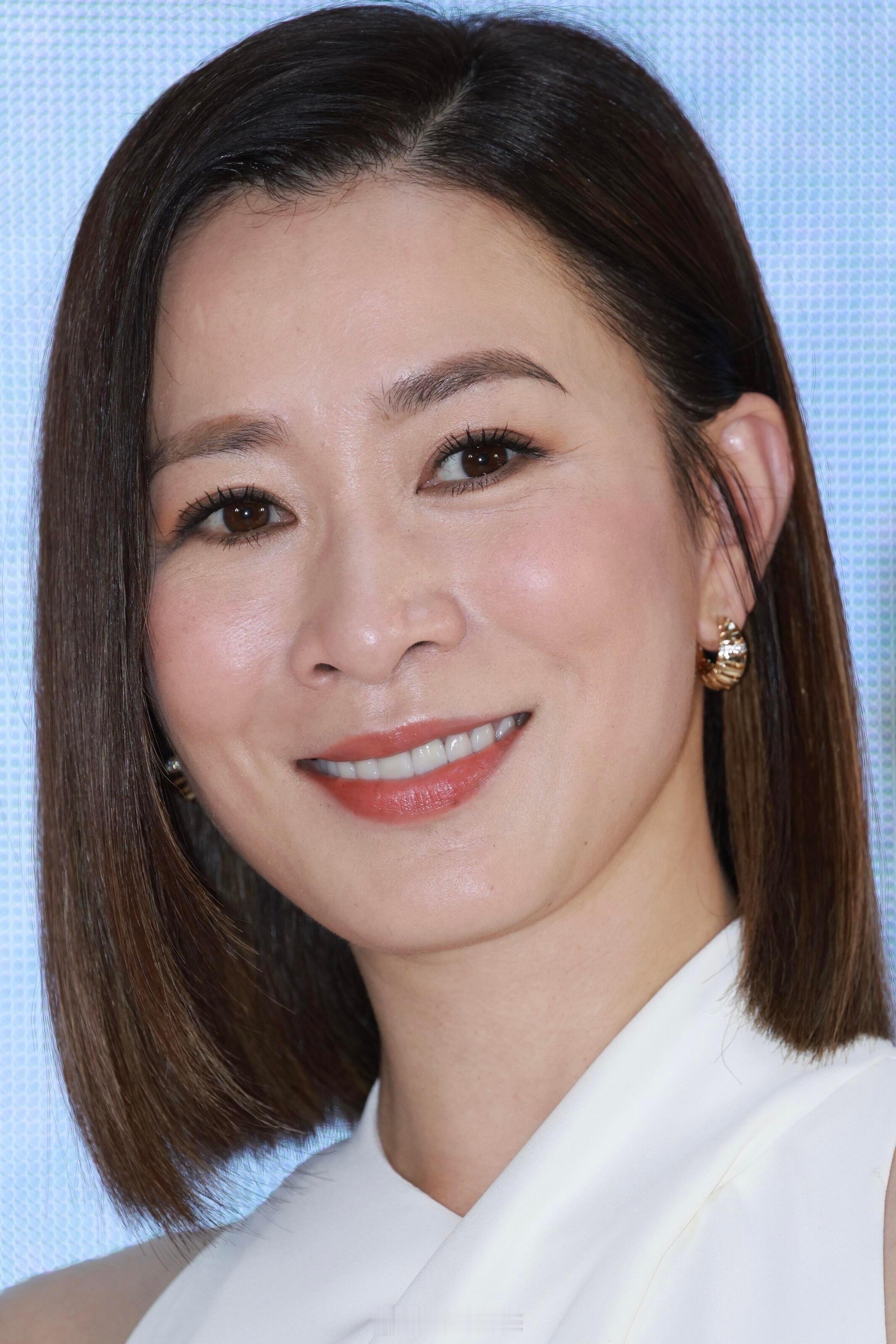 余诗曼生图50了皮肤还这么嫩 ​​​
