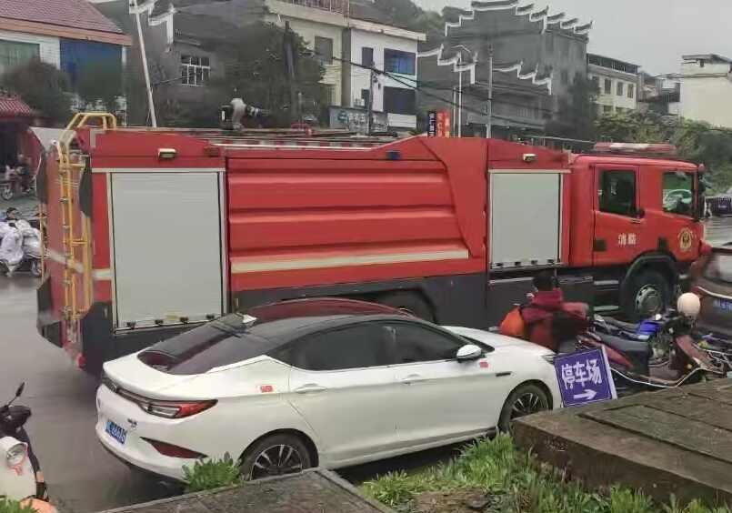 【投稿】消防 [湘X]
湖南郴州消防救援支队 永乐江-03
投稿来自：@快乐的小