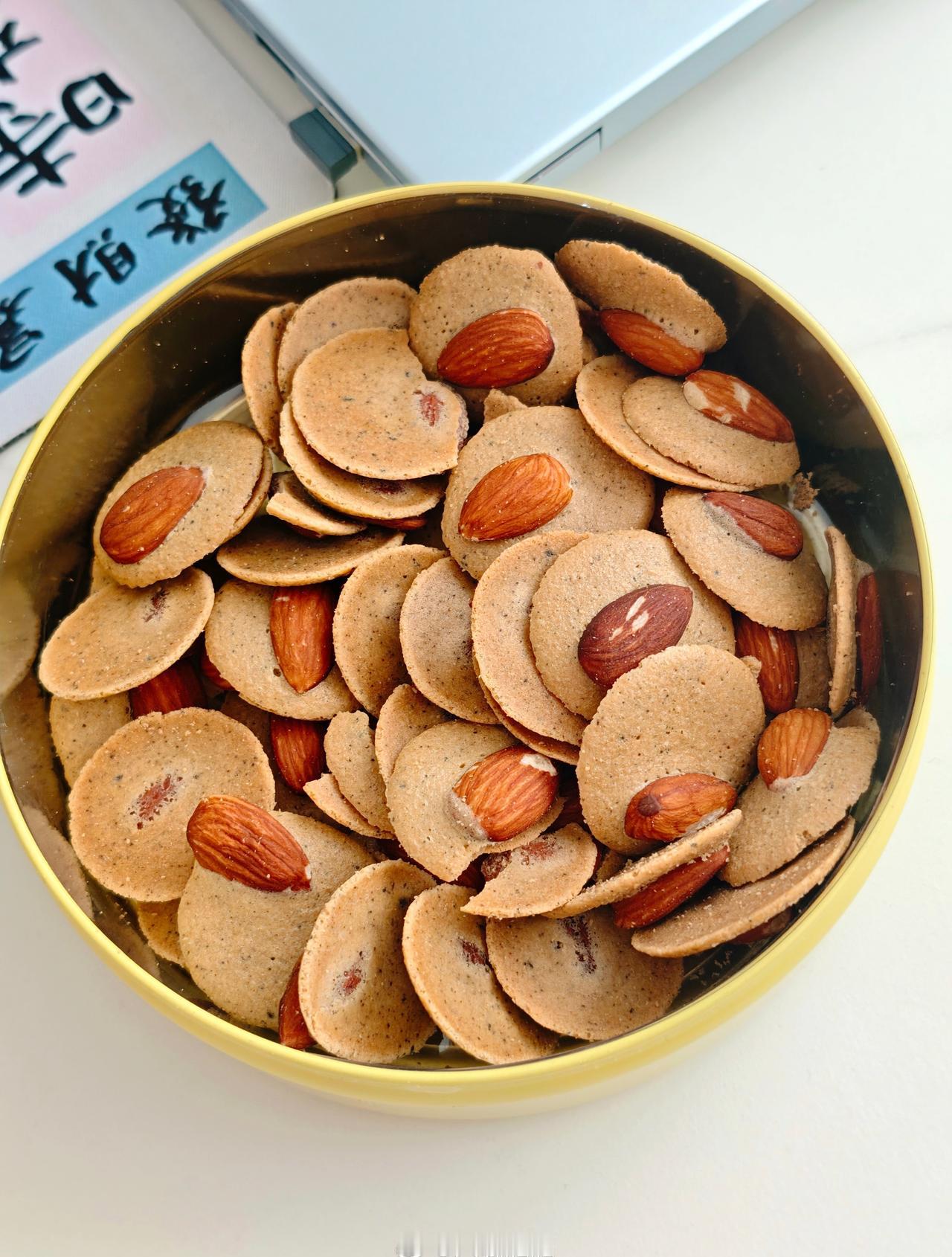 人间烟火，日子已满，安静忙碌，向内沉淀，于俗世奔波，守内心安然。西安上空现不明物