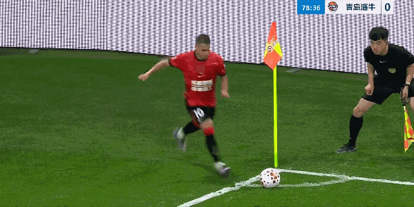 在成都蓉城迟迟打不开的情况下，罗慕洛竟然角球直接破门呃得分，真的太漂亮的角球得分