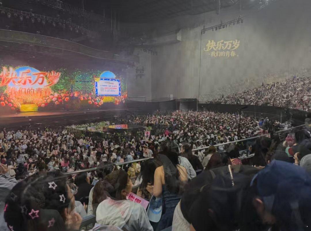 谢娜演唱会上座率谢娜演唱会的上座率谢娜演唱会上座率爆满！！娜姐好棒！！谢娜演唱会
