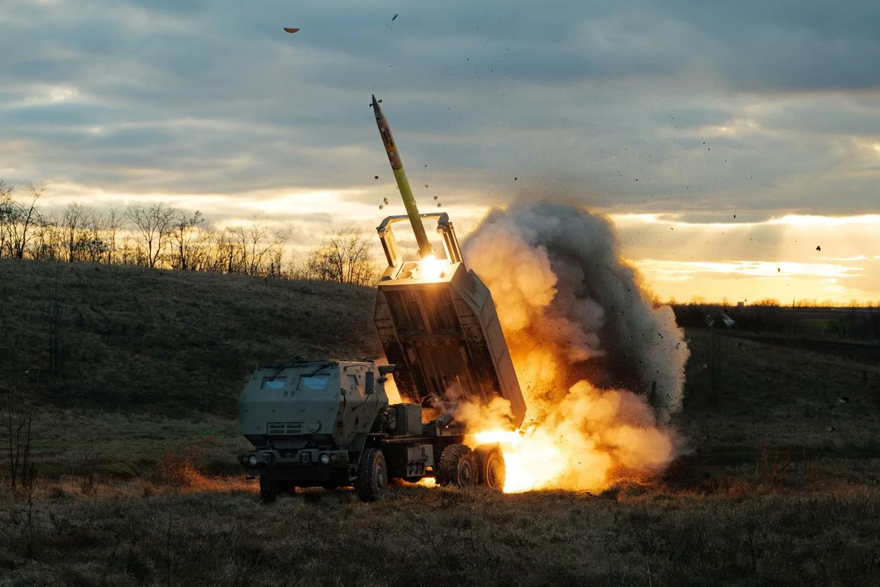 乌克兰请求在年底前获得10亿欧元购买美式武器。
现在乌克兰正处于所谓的“冬季模式