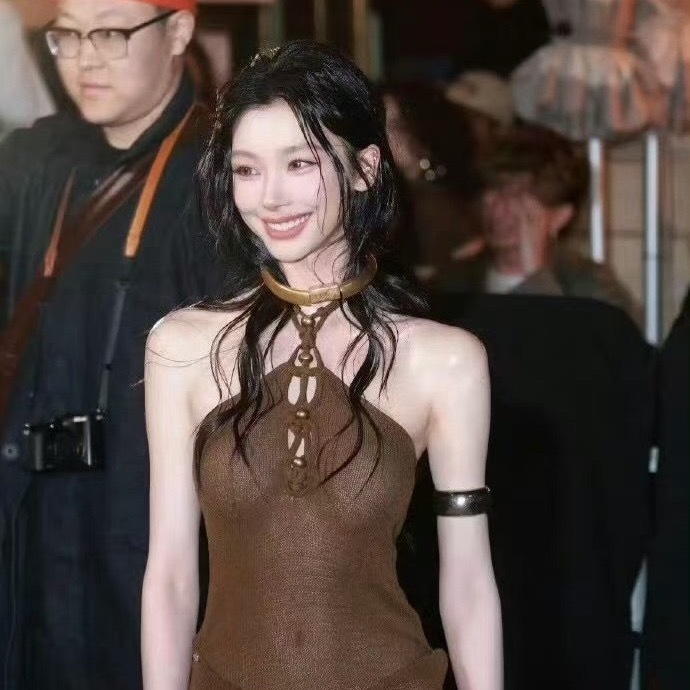 再这样下去  易梦玲貌似可以进军娱乐圈 