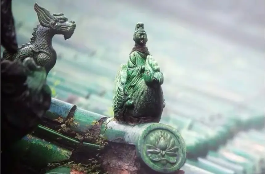 "心很贵，一定要装最美的东西 情绪很贵，一定要接触让你愉快的人"