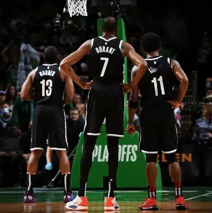 
欧文在篮网和杜兰特，哈登组成了三巨头，这是得分能力极其爆炸的组合。本以为蔡老板