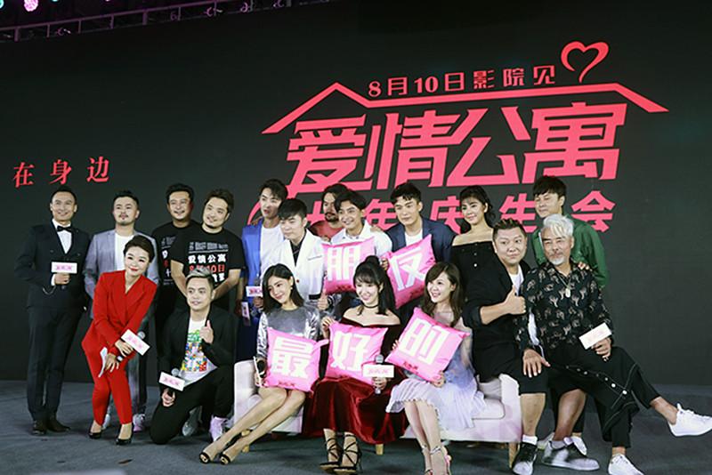 《爱情公寓》官方微博更换头像，经典群像回归引发第六季猜想。
8月26日，网友发现