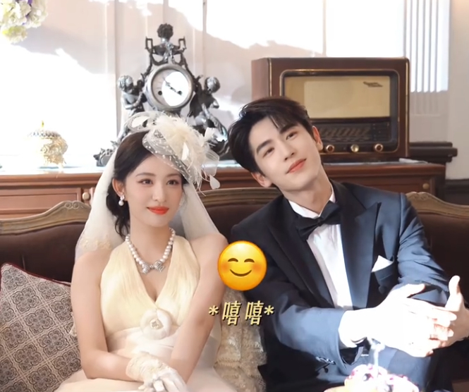 这一秒过火婚纱照张凌赫王楚然卷尺套脖花絮 这一秒过火婚纱照，张凌赫王楚然卷尺套脖
