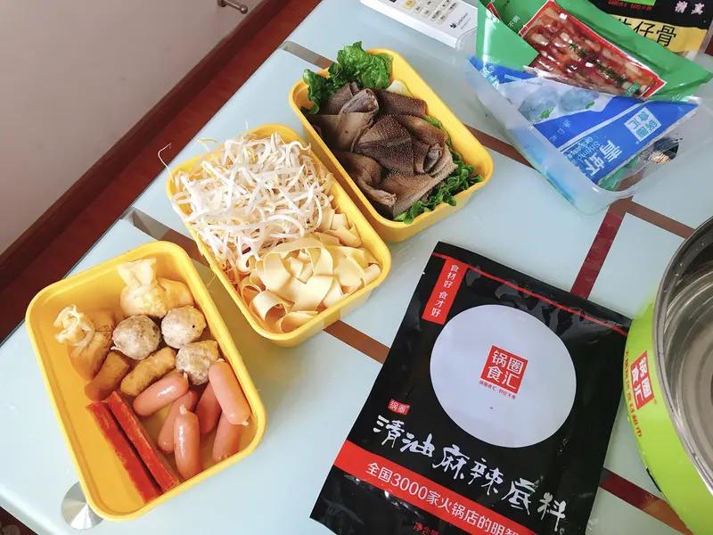 3月3日，“男子1年吃347顿火锅全家都陪不动了”上热搜，这位大哥就是锅圈食汇创