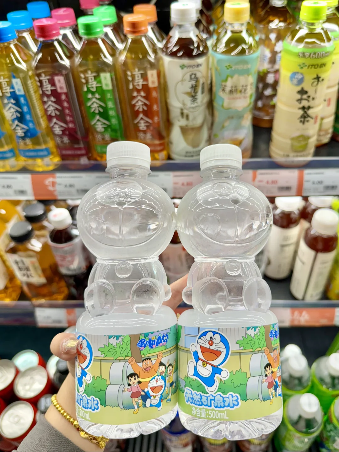 上海居然有……多啦a梦水！好可爱啊…