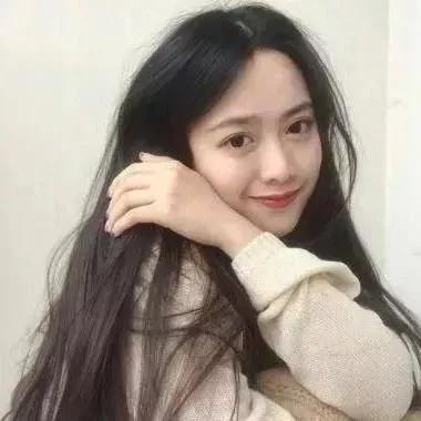 静倚秋风，轻抚长发，如梦如幻。素衣轻舞倚楼台 粉裳倚秋韵 微风花影 温婉轻裳 花