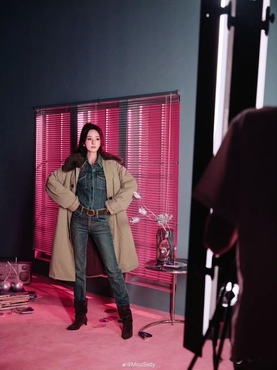 2025冬季形象大片 | 杨幂

隔空投送，片场隐藏款时髦【幂】