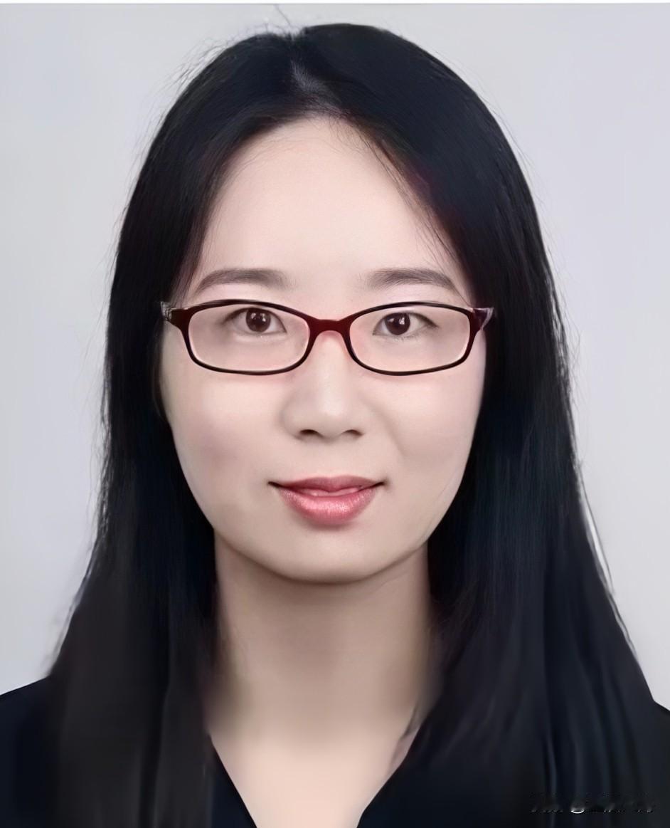 令人唏嘘！
赌上仕途毁掉家庭，为何还会陷入十年不正当纠葛🔥
 
高校导师的风波