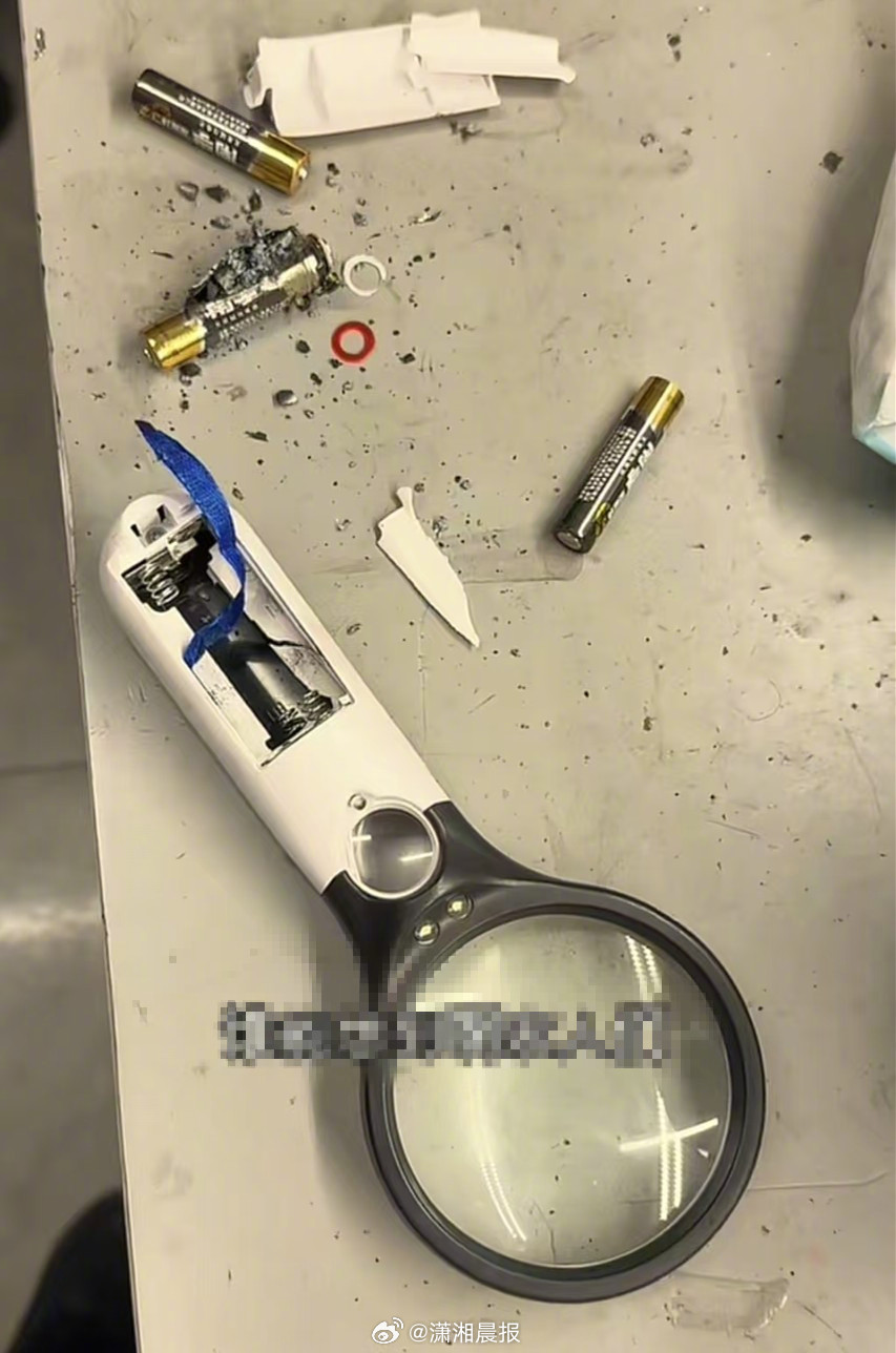 【#放大镜静置时南孚电池突然爆炸#】#多方回应放大镜静置时电池突然爆炸#近日，一