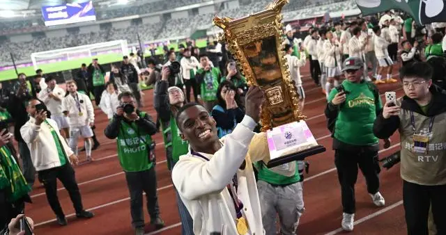 【五冠耀京城】战神法比奥 已自称“北京人”