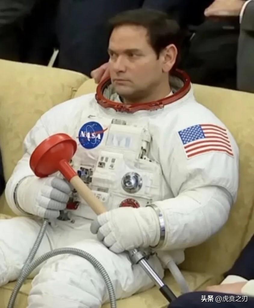 阿尔忒弥斯2号升空不久，就曝出厕所有问题。
网友：为何老是厕所出问题，前一阵子福