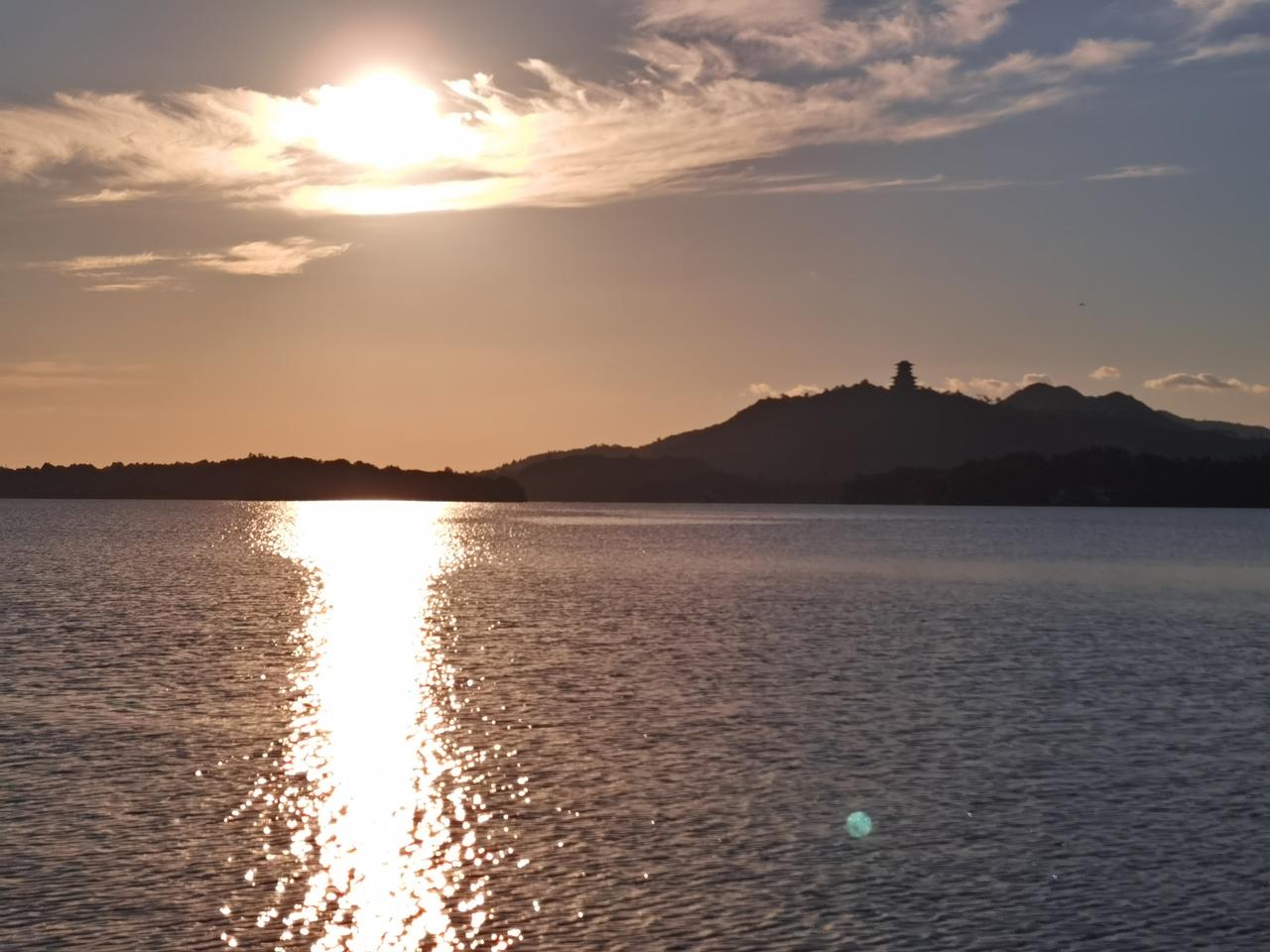 脑机接口和商业航天双飞
脑机接口的基本面的个股，基本都是一字板。商业航天强势修复