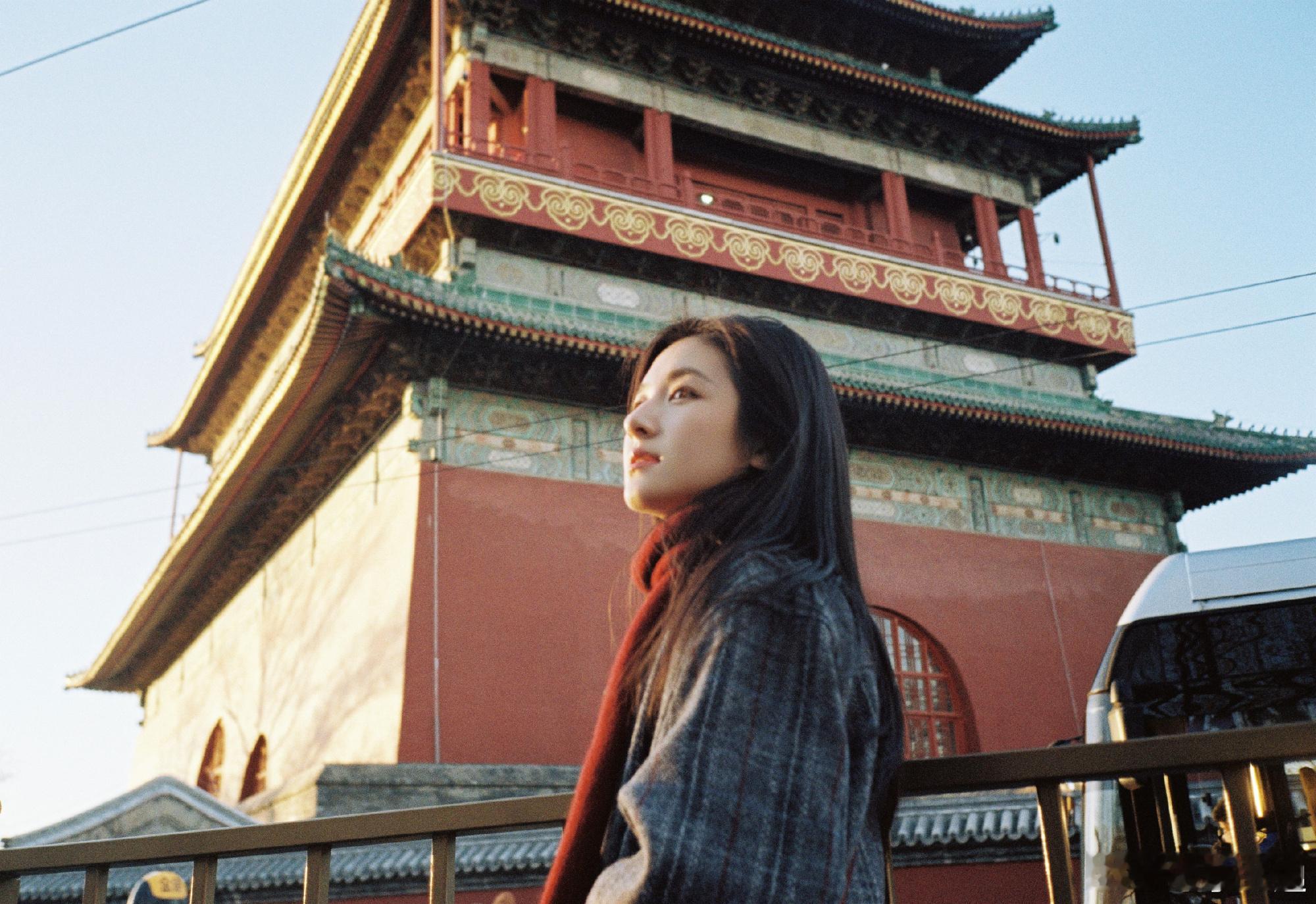 李兰迪鼓楼游客照🎑和鼓楼合过照，公交车上听过鼓楼咱也算是和李兰迪有过同款的人了