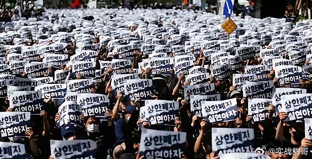 三星这场4.8万人的大罢工，在最后1小时被硬生生拽住了。不是资方良心发现，是总统