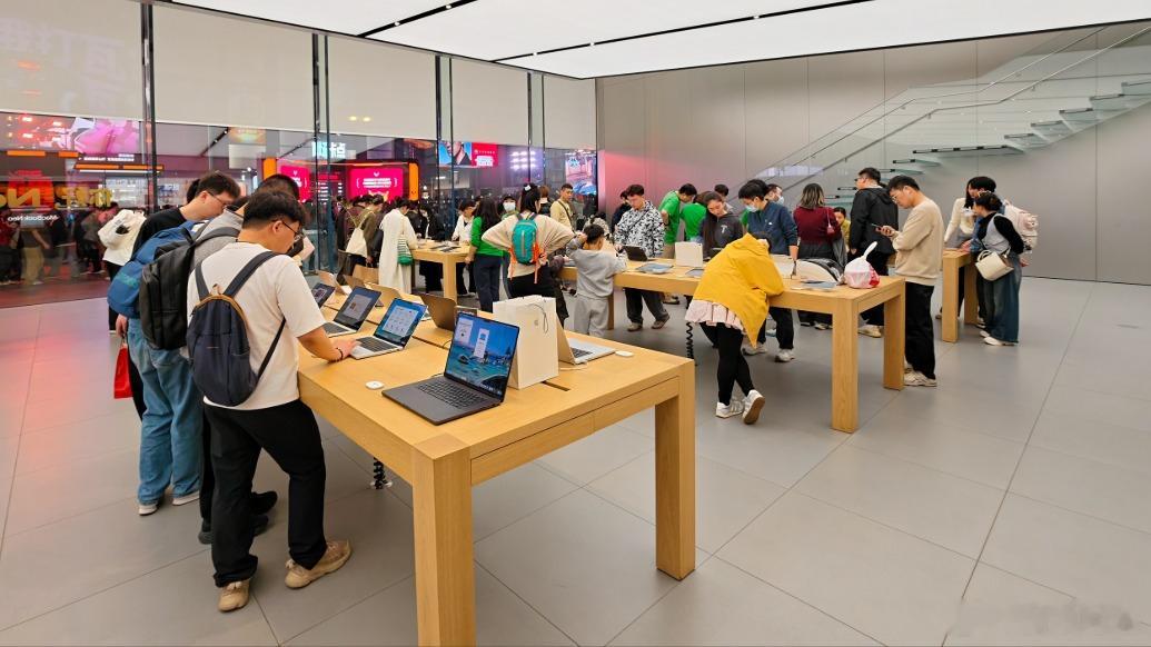 【PC及内存硬盘价格持续高位】硬盘一天三个价 7月3日，记者走访上海多个数码城，