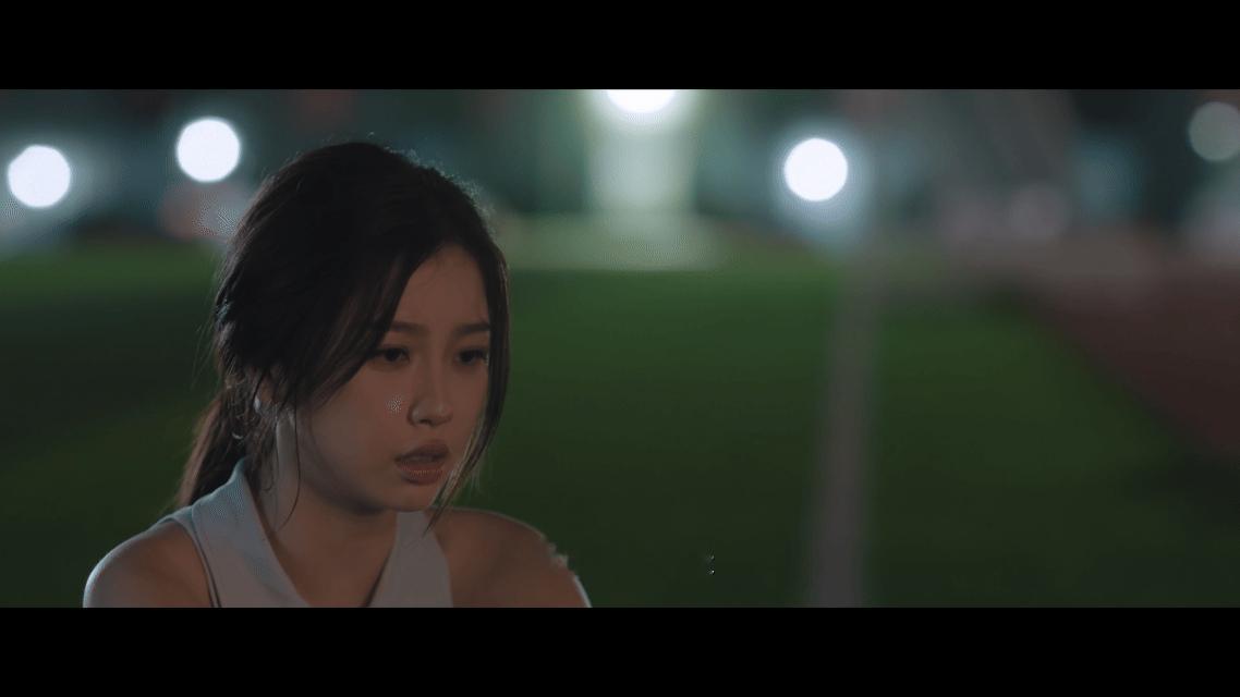 林晚星找答案的方式是感同身受淋过风雨所以心软共情旁人，角色干净赤诚自带光芒，虞书