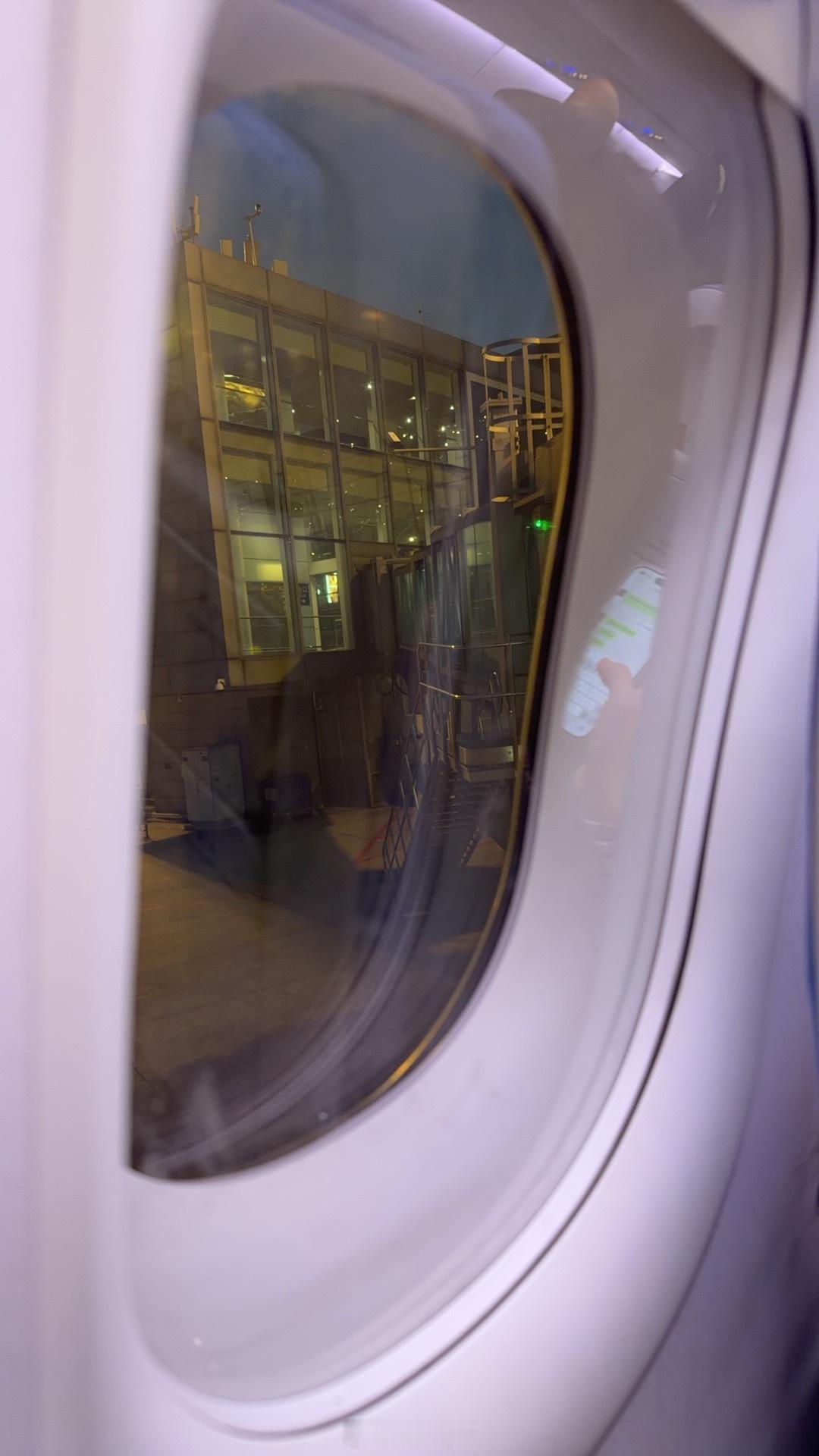 歇了一周坐上飞机了还没反应过来自己要去哪 要干嘛 