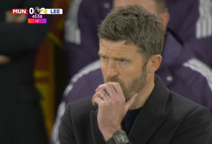 有人和我一样，熬到半夜三点就为了等曼联时隔大半个月的第一场比赛的吗（发现太久没看