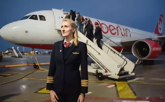 德国有位空姐说：“希望我们的航班不要去中国，不然我就辞职。”机长疑惑的问她，“你