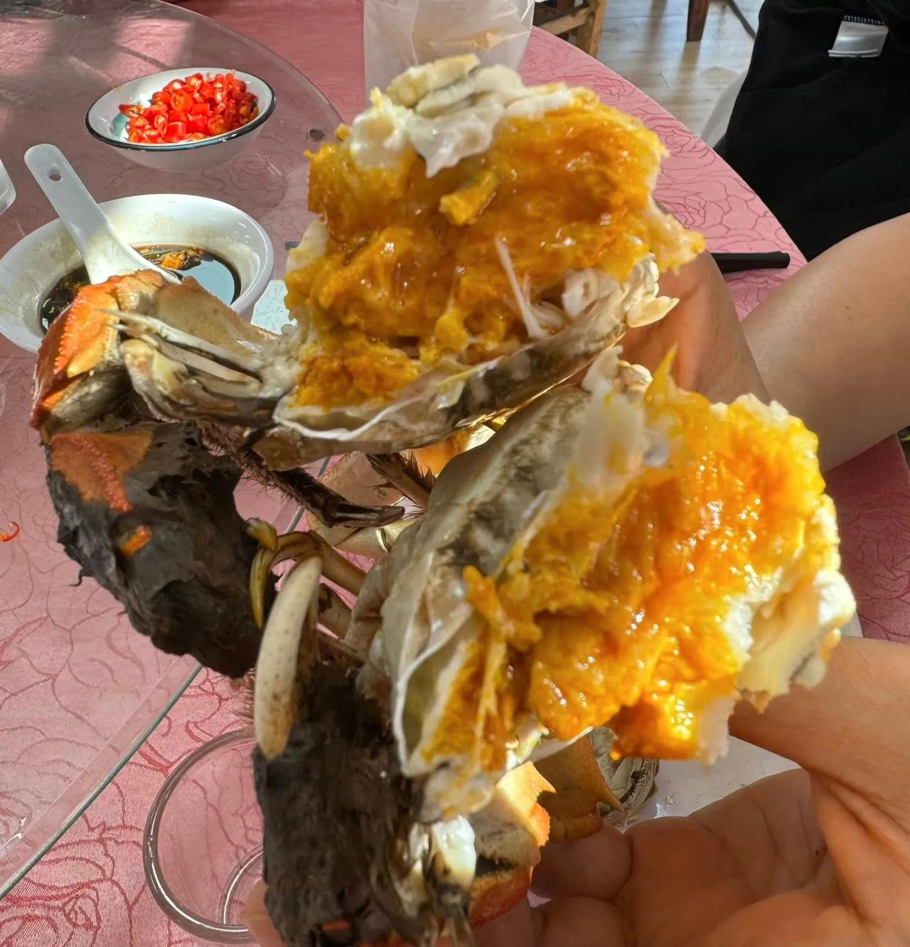 香港网友发帖：珠海白藤頭水產批發市場，这一餐¥680元，在这里一定要講價！