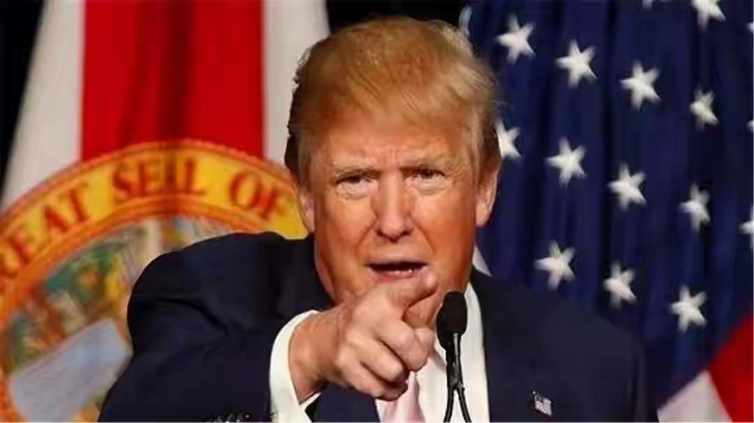 特朗普又出来开始喊台湾问题了！
这才安静了多长时间？
说目前中国不会对台湾轻易动