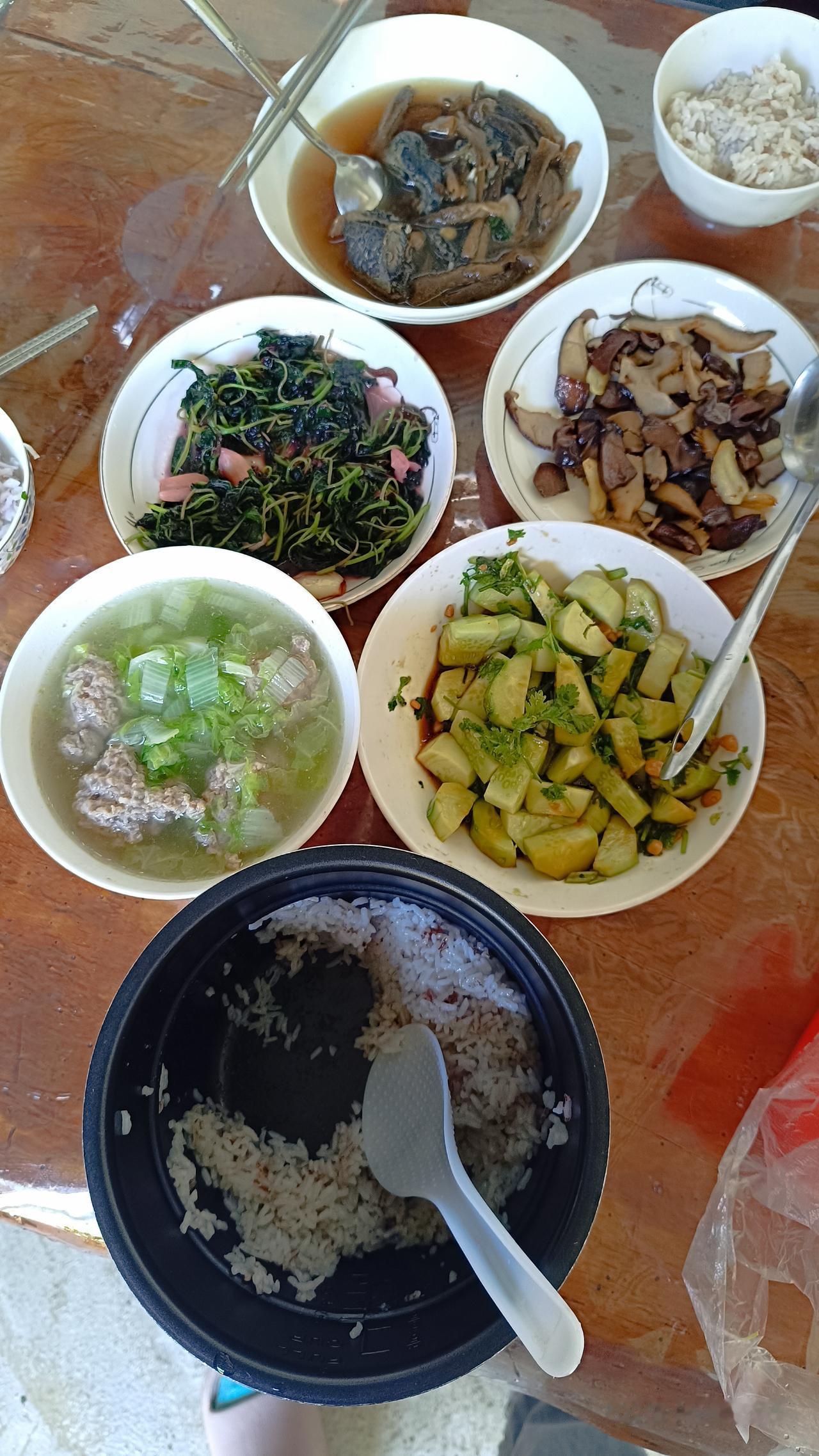 在西双版纳东风农场赶摆回来做了几样当地蔬菜