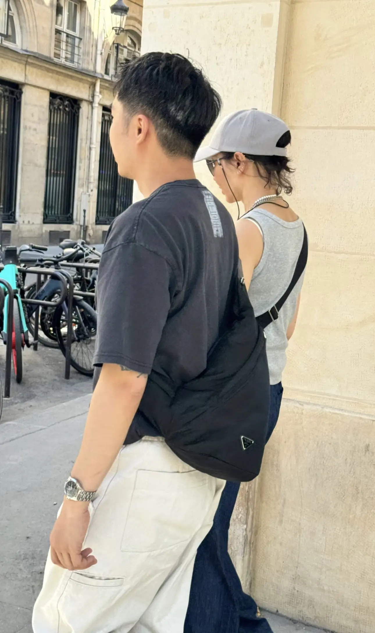 张曼玉被偶遇，这身型保持的太好了，还如少女一般