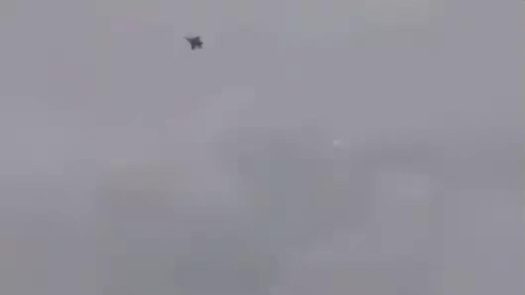 F-35被击中后不长记性，美军战机低空飞行，再遭伊朗防空导弹伏击