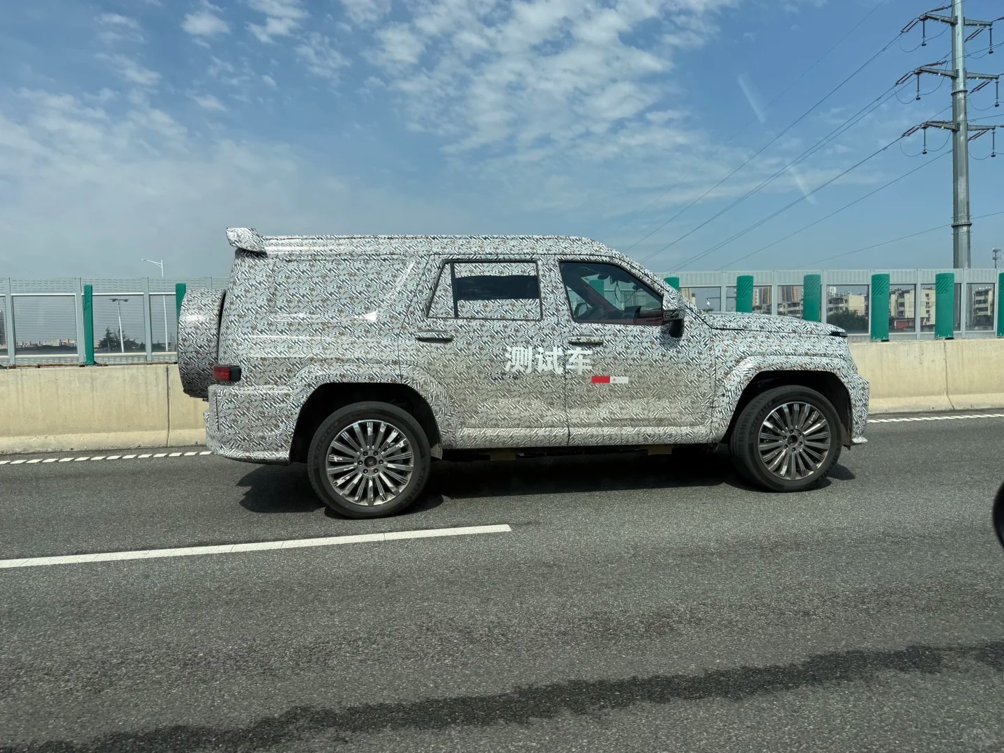 新车 坦克700加长版，加长了之后更舒展了，看着更顺眼了 